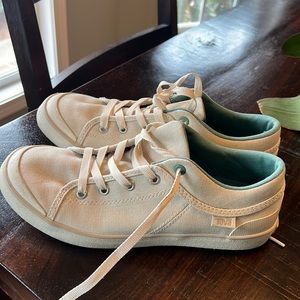 Teva tennis shoe Size 8.5 women’s